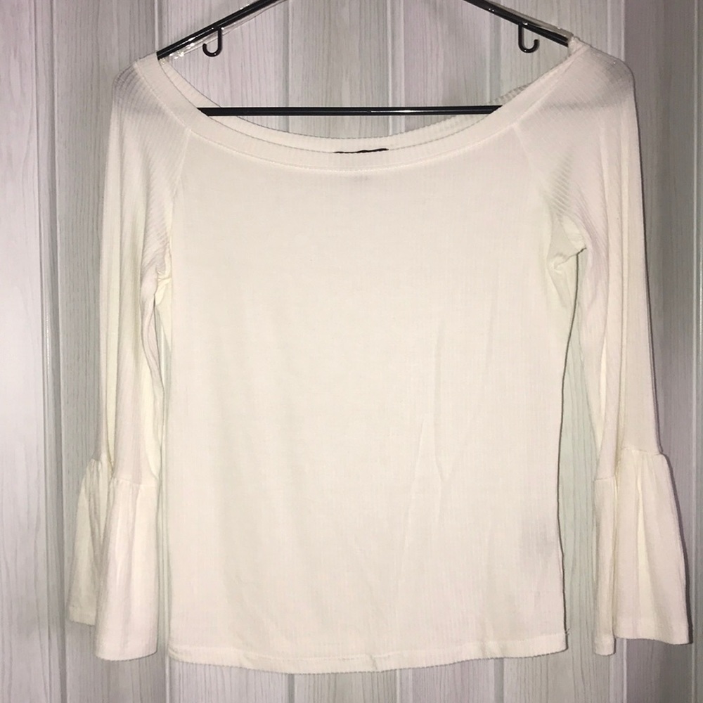 White top with flowy sleeves